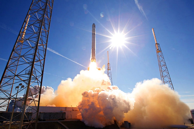 SpaceX Falcon 9 rocket successfully launches inflatable room to ISS