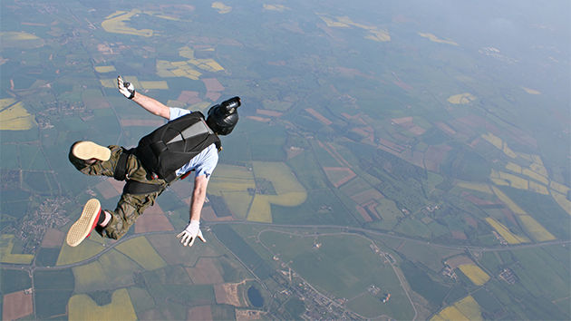 Skydiver Luke Aikins  becomes first person to jump and land without chute