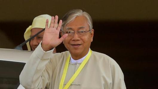 Htin Kyaw sworn in as first elected President of Myanmar