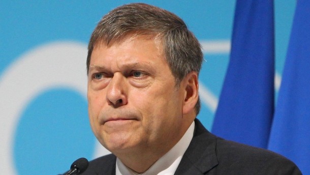 Tata Motors appoints former Airbus official Guenter Butschek as CEO & MD Tata Motors appoints former Airbus official Guenter Butschek as CEO & MD